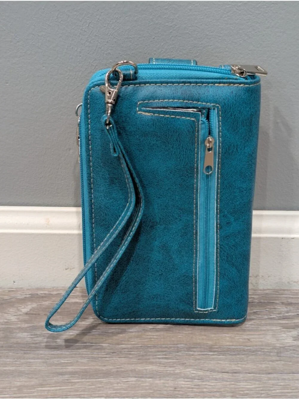 Unbranded turquoise bag